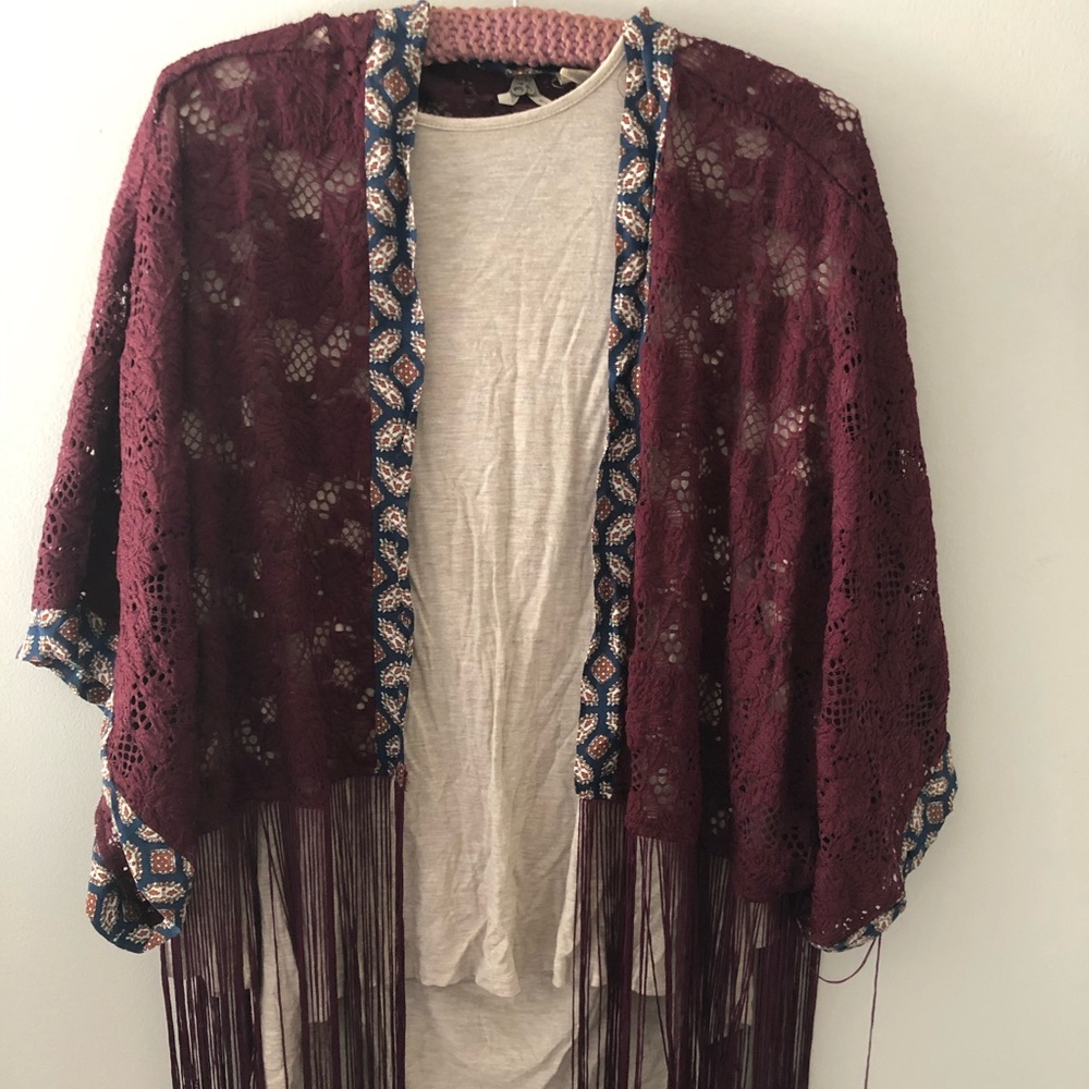 Gimmicks by The Buckle kimono with matching shirt